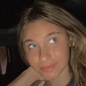 Meet your Posher, Chloe